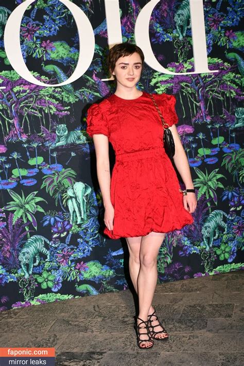 naked pictures of maisie williams|Maisie Williams Nude And Sexy (25 Photos)